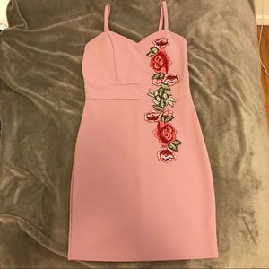 Sleeveless Pink Midi Dress with Floral Appliqué